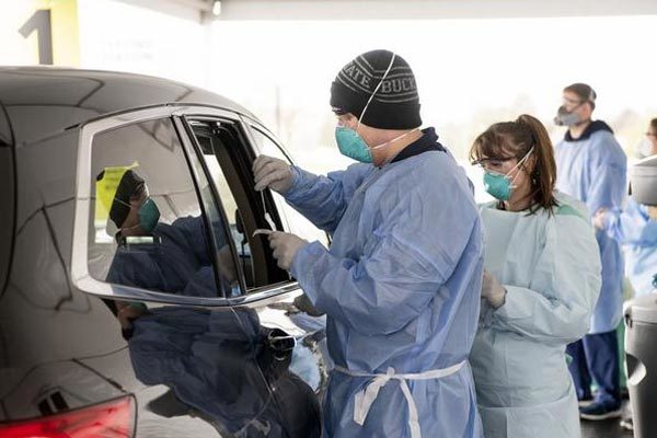 Tiết lộ sốc về những 'bữa tiệc Covid-19' nhằm tự phát triển miễn dịch