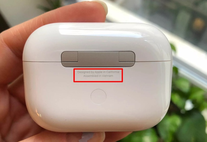 Sản xuất ở Việt Nam, mua AirPods trong nước có rẻ hơn nước ngoài?