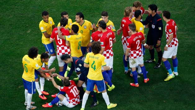 World Cup 2014: Bùng nổ trên mạng, tắc nghẽn trên sân