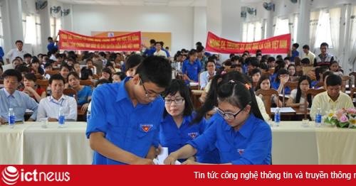 Sinh viên Đà Nẵng thể hiện lòng yêu nước bằng hành động thiết thực