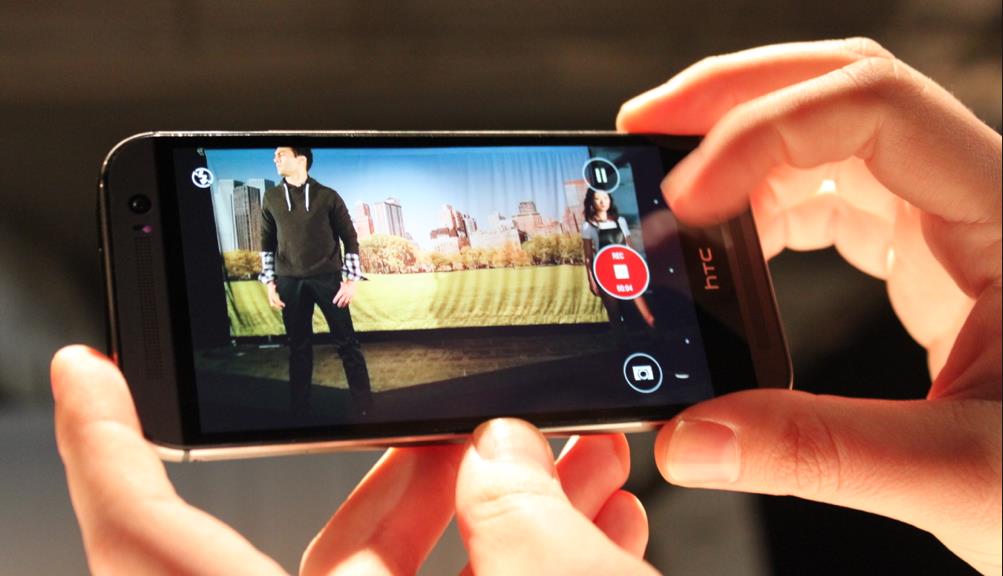 HTC One 2014 có nhiều tính năng nổi bật mà iPhone 5S không có