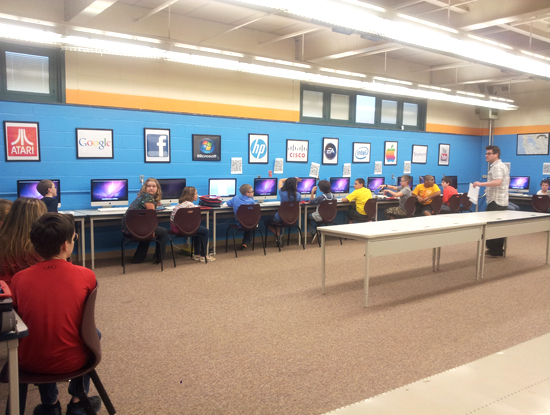 Học sinh học robotics