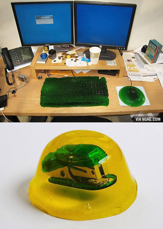 Hoặc bạn có thể mời bạn bè món thạch dẻo nhưng trước khi ăn họ phải “giải thoát” các phụ kiện văn phòng phẩm của mình.