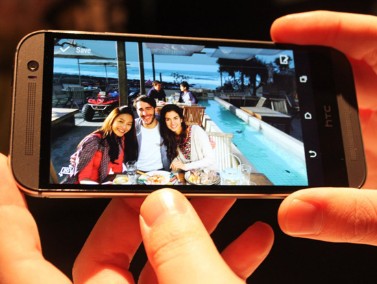 HTC One 2014 có nhiều tính năng nổi bật mà iPhone 5S không có