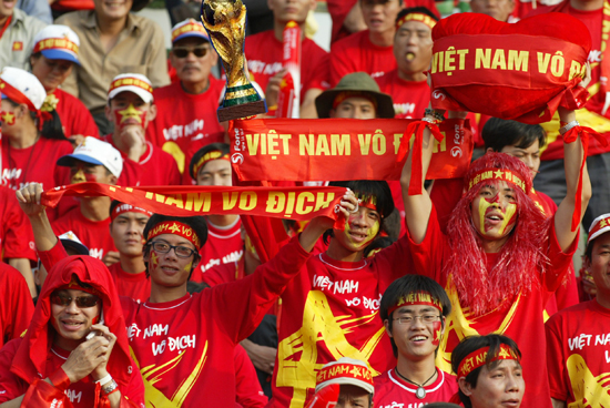 7,5-Raul-Albiol-nhac-den-Viet-Nam-dem-ra-so-sanh-voi-Tay-Ban-Nha-World-Cup-2014.jpg