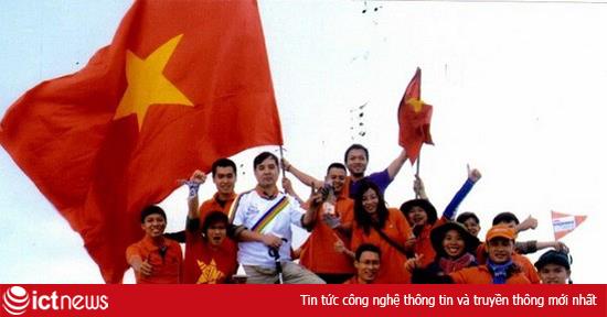 ĐH FPT lập kỷ lục tập thể hát Quốc ca trên đỉnh Fansipan