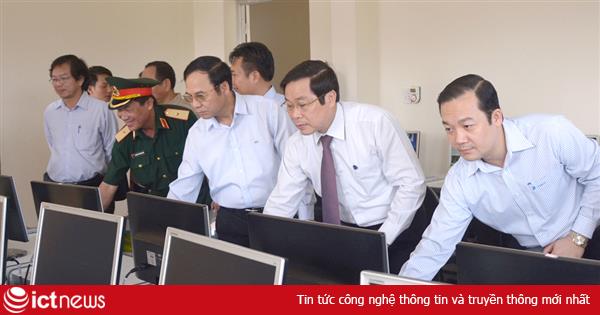 Bộ trưởng Nguyễn Bắc Son tặng ngư dân Quảng Ninh thiết bị SeaGateway