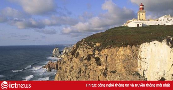 Vợ chồng tử nạn khi đang chụp ảnh tự sướng trên vách đá