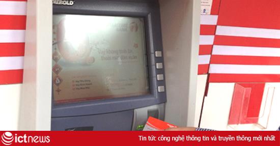 Dùng đầu đọc thẻ để trộm tiền của người dùng ATM