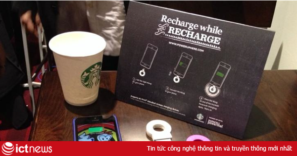 Vừa uống cà phê vừa sạc điện thoại không dây tại Starbuck