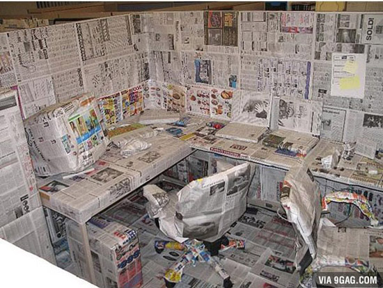 Ngày Cá Tháng Tư, giúp đồng nghiệp điểm báo theo một cách đặc biệt.