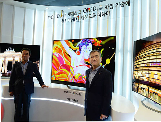 LG ra mắt 2 chiếc TV OLED 4K thương mại đầu tiên trên thế giới