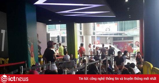 Nhiều người Việt xếp hàng tại Singapore chờ mua iPhone 6 và iPhone 6 Plus