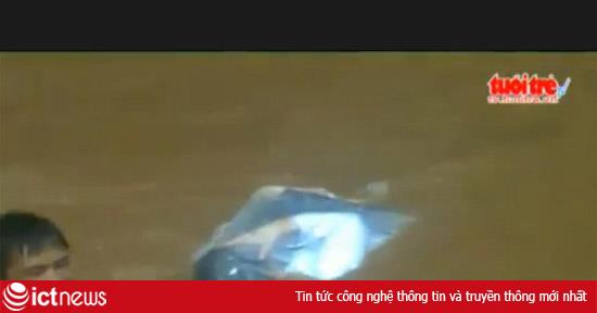 Clip chui vào túi bóng qua suối ở Điện Biên: Nhiều người đã bật khóc