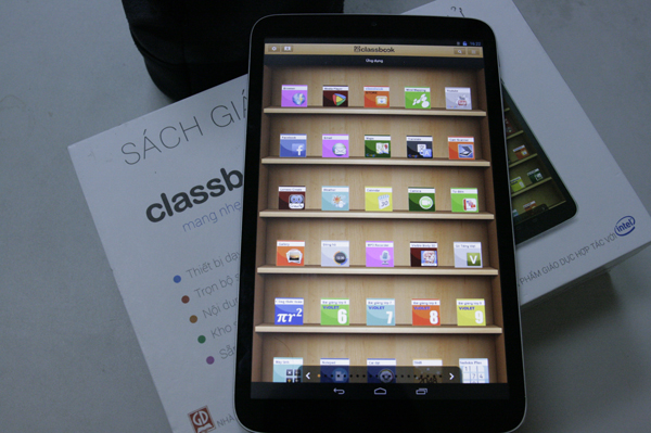 15-May-tinh-bang-sach-giao-khoa-dien-tu-Classbook-Intel-Tinh-Van-EDC-__MG_8639.jpg