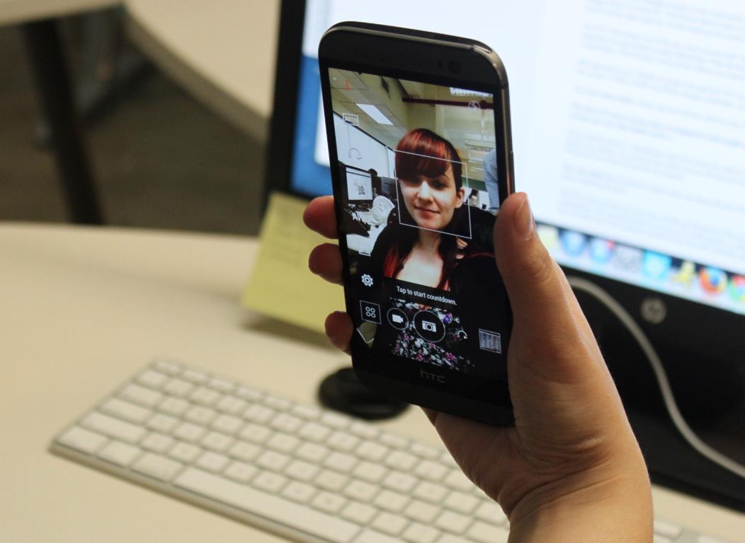 HTC One 2014 có nhiều tính năng nổi bật mà iPhone 5S không có