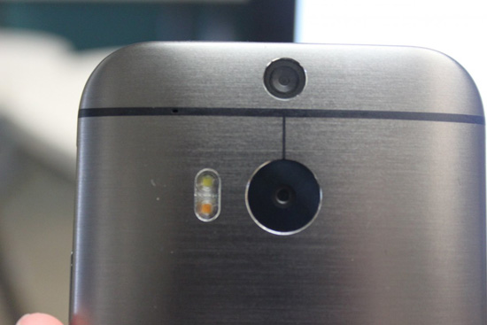 HTC One 2014 có nhiều tính năng nổi bật mà iPhone 5S không có