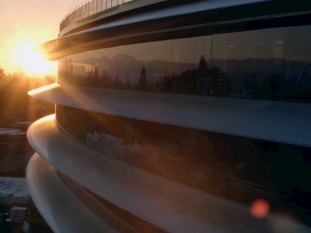 Apple sẽ chỉ cho 50% nhân viên chuyển về trụ sở phi thuyền - ảnh 1