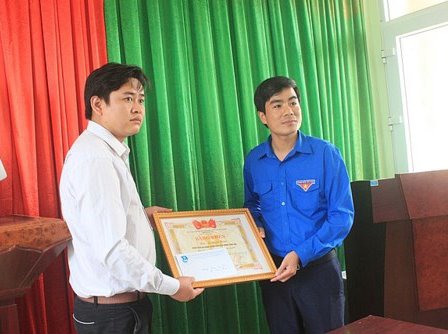 Cán bộ kỹ thuật VNPT quên mình cứu cô gái nhảy cầu tự tử - ảnh 2