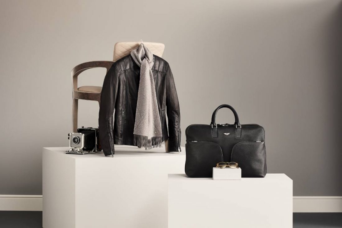 Cuốn sách '100 năm Bentley' giá 6 tỷ, đắt hơn cả siêu xe Bentayga