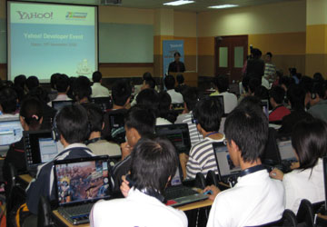 Sinh viên trường đại học FPT trong buổi giới thiệu phần mềm của Yahoo tại trường đại học FPT
