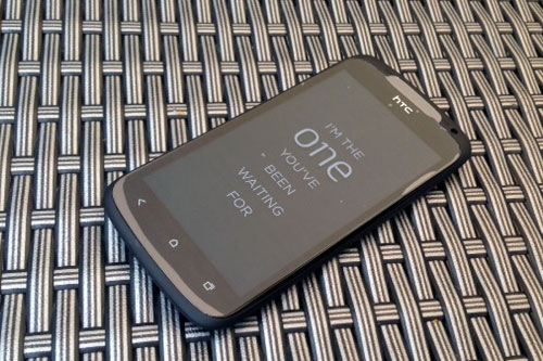 HTC One S: Mỏng nhưng mạnh mẽ