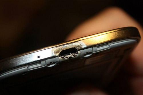 samsung-s4-burnt_2761391b.jpg
