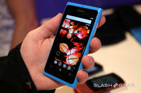 Lumia 800: Niềm hi vọng của Nokia trên thị trường smartphone?