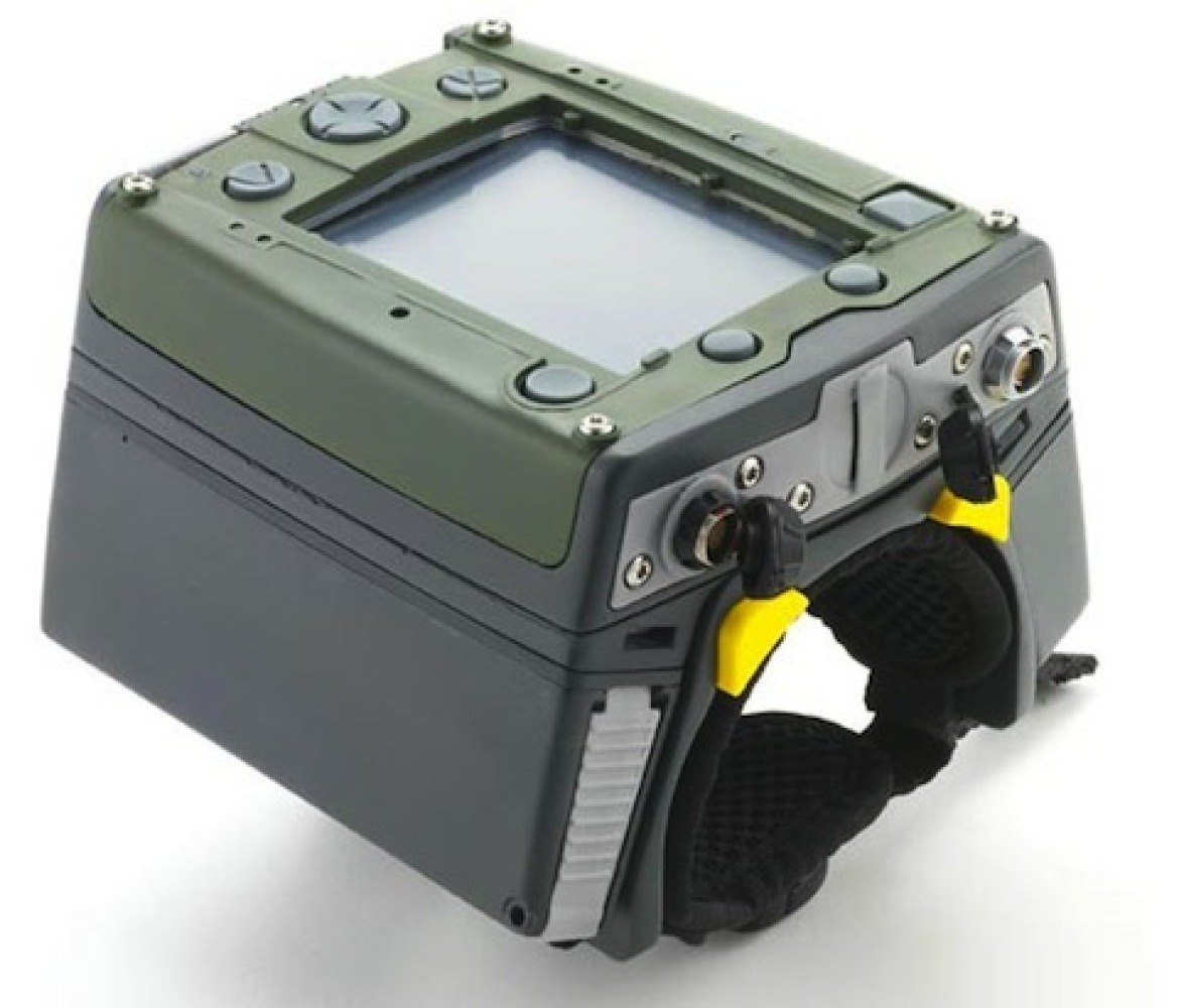 Носимый компьютер. Zypad wr1100. Zypad wl1500. КПК военный. Армейский наручный компьютер.