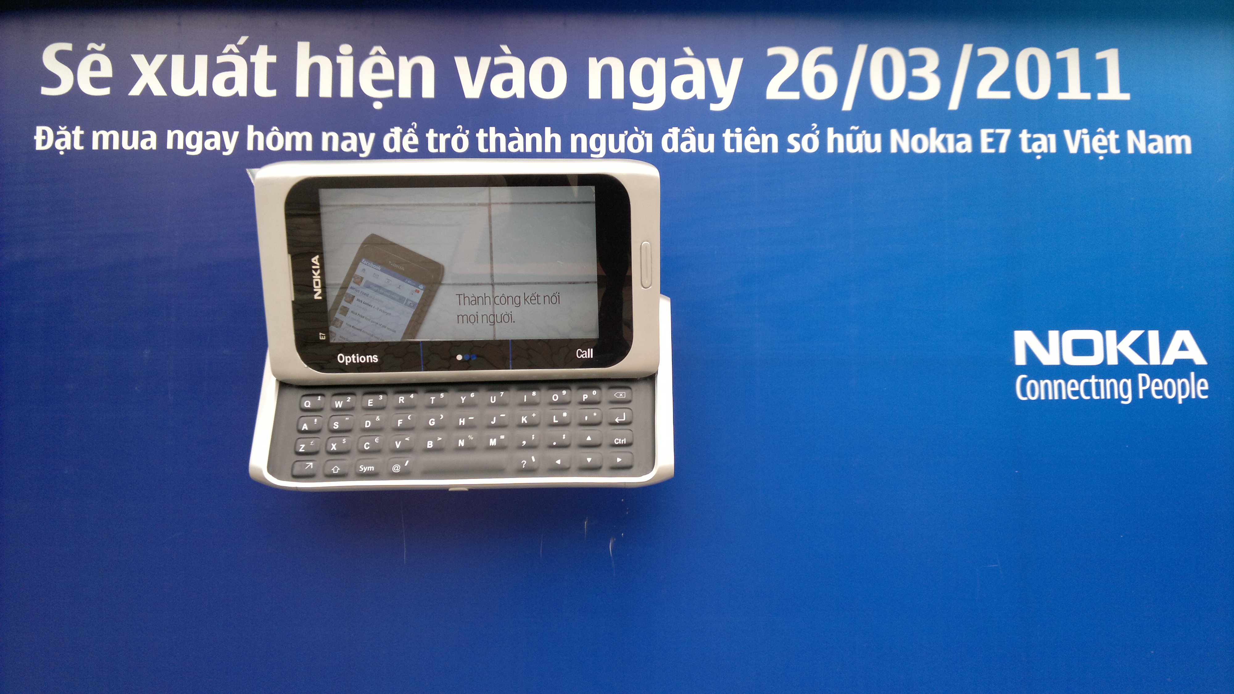 Ngày 26/3, bán Nokia E7 tại Việt Nam