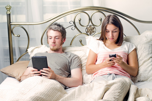 couple-in-bed-with-phones.jpg