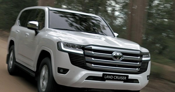 Đại lý hét chênh 400 triệu cho suất mua Toyota Land Cruiser mới