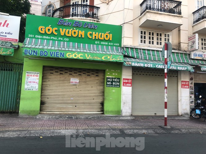 Hàng quán vẫn nghỉ tết, dân công sở chật vật tìm quán ăn - ảnh 4