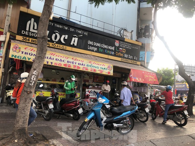 Hàng quán vẫn nghỉ tết, dân công sở chật vật tìm quán ăn - ảnh 15