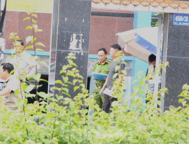 Một đối tượng nghi dùng súng cướp ngân hàng ở Bình Dương - ảnh 3