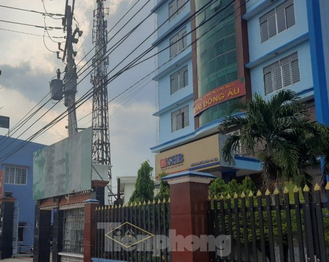 Một đối tượng nghi dùng súng cướp ngân hàng ở Bình Dương - ảnh 1