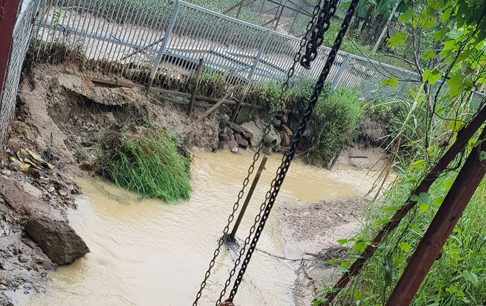 Nghe VietNamNet: Công an vào cuộc vụ dầu bẩn đổ vào đầu nguồn nước sông Đà