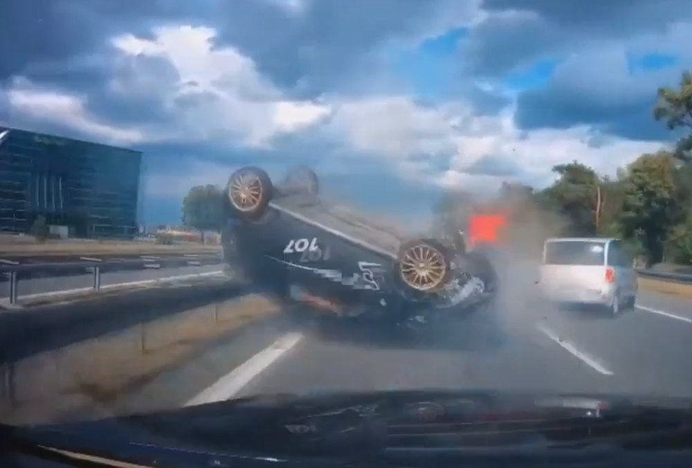 Pha đánh lái kinh điển tránh tai nạn liên hoàn