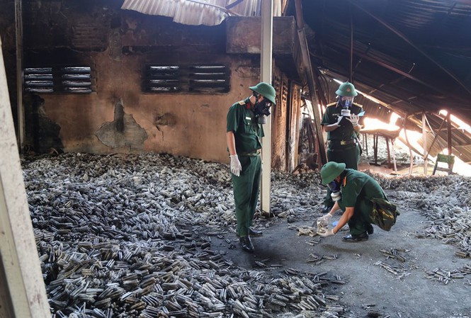 Nghe VietNamNet: Hà Nội tẩy độc thủy ngân trong khu nhà xưởng Rạng Đông từ ngày 12/9
