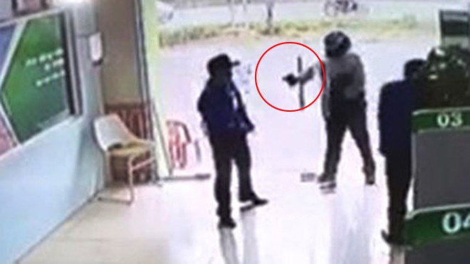 Nghe VietNamNet: Vụ cán bộ công an nổ súng tại ngân hàng: Khởi tố tội 'cướp tài sản'