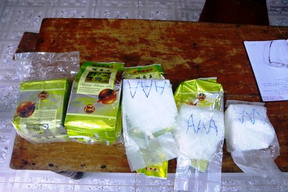 Nghe VietNamNet: Đi nhặt ve chai, phát hiện gần 8kg nghi ma túy đá ở bờ biển