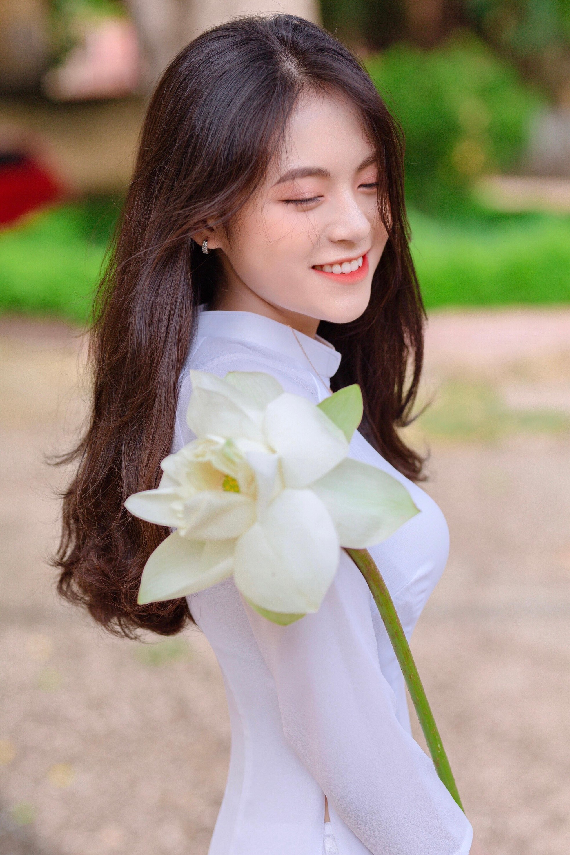 Hoa khôi trường Y sở hữu vẻ đẹp ngọt ngào 'gây thương nhớ' trong tà áo dài ảnh 3