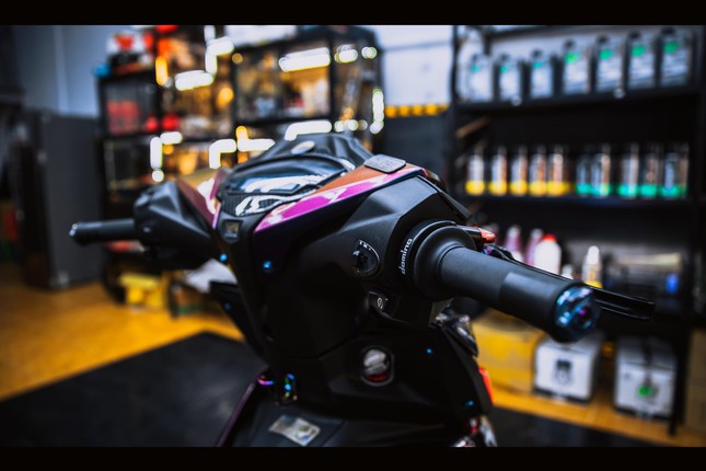 Honda Winner gắn loạt đồ chơi hàng hiệu của biker Đà Nẵng ảnh 13