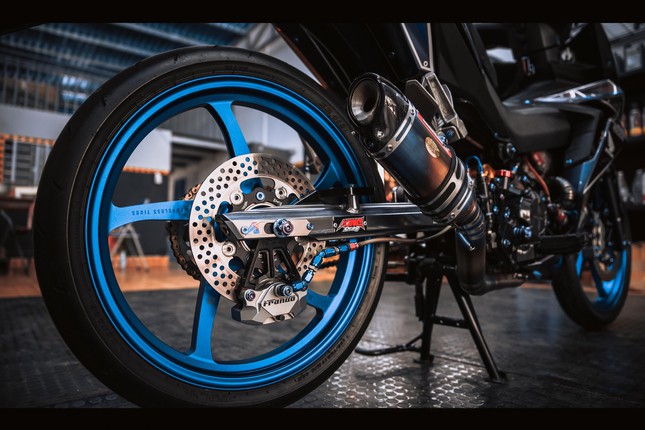 Honda Winner gắn loạt đồ chơi hàng hiệu của biker Đà Nẵng ảnh 4