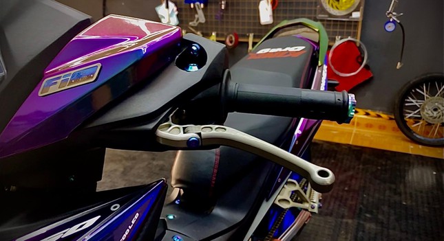 Honda Winner gắn loạt đồ chơi hàng hiệu của biker Đà Nẵng ảnh 6