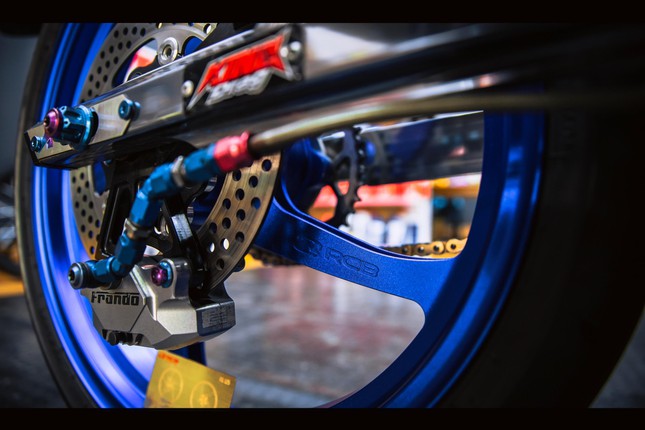 Honda Winner gắn loạt đồ chơi hàng hiệu của biker Đà Nẵng ảnh 12