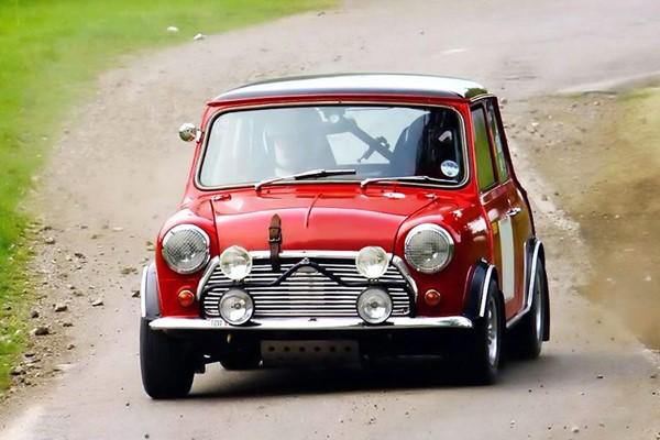 Tái hiện Mini Cooper phong cách Mr Bean tại Bến Tre ảnh 2