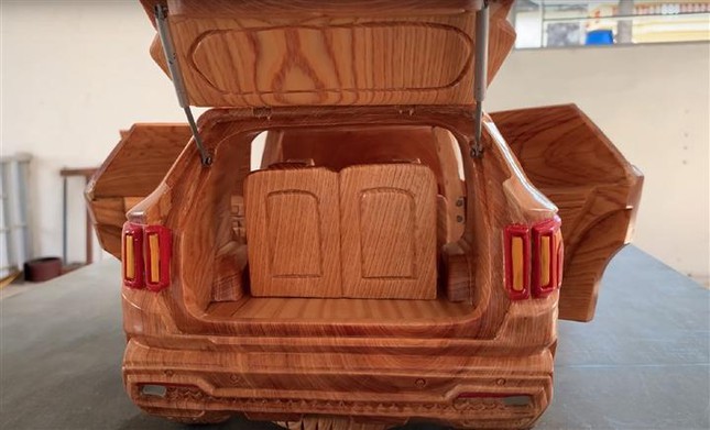 Mô hình Kia Sorento bằng gỗ độc đáo của thợ Việt ảnh 2