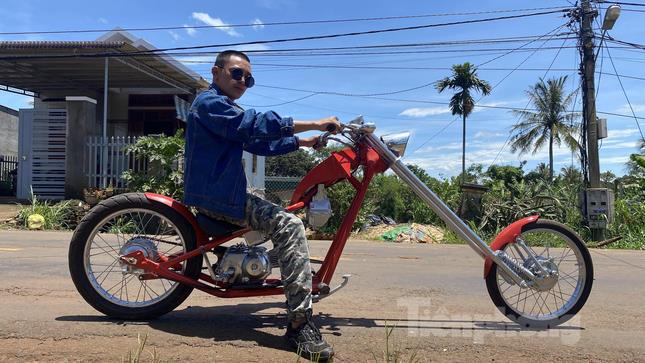 Phục chế Honda Super Cub thành mô tô kiểu dáng Chopper bụi bặm ảnh 5