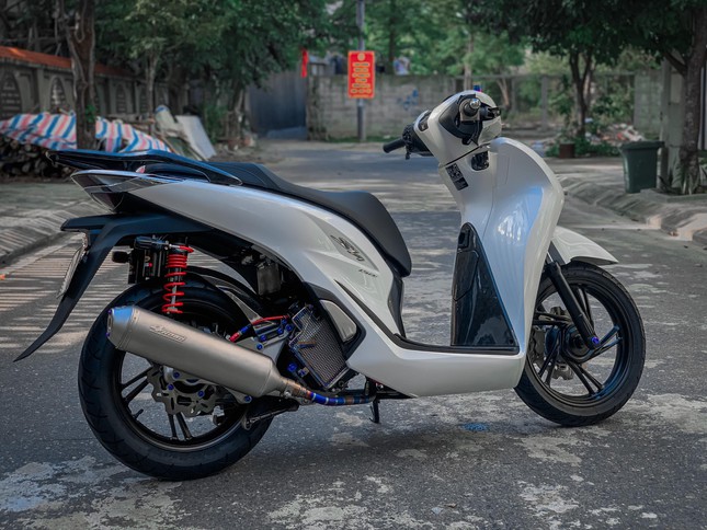 Honda Sh độ cặp phuộc sau độc đáo tại Đà Nẵng ảnh 1